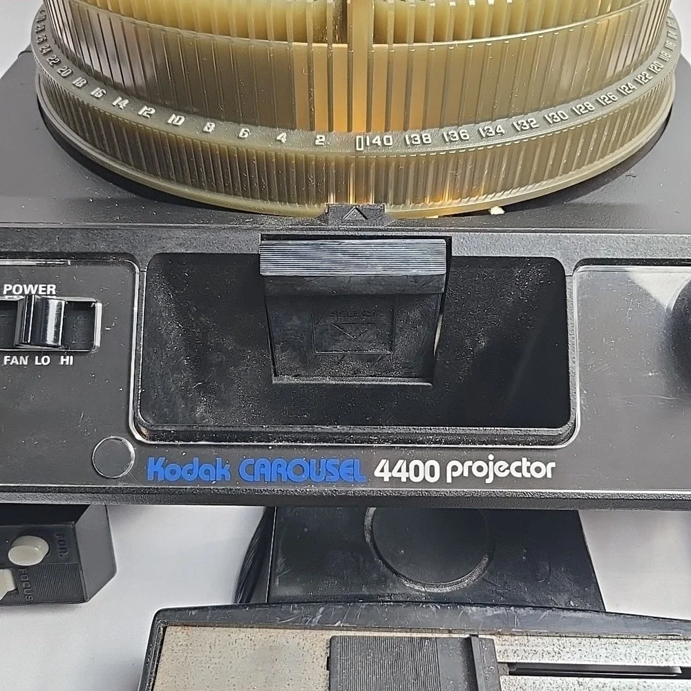 KODAK Carousel 4400 Slide Projector w/ Remote Slide Tray‎ Lens